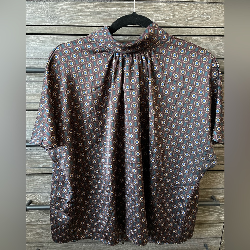 Banana Republic short sleeve blouse - Size Large